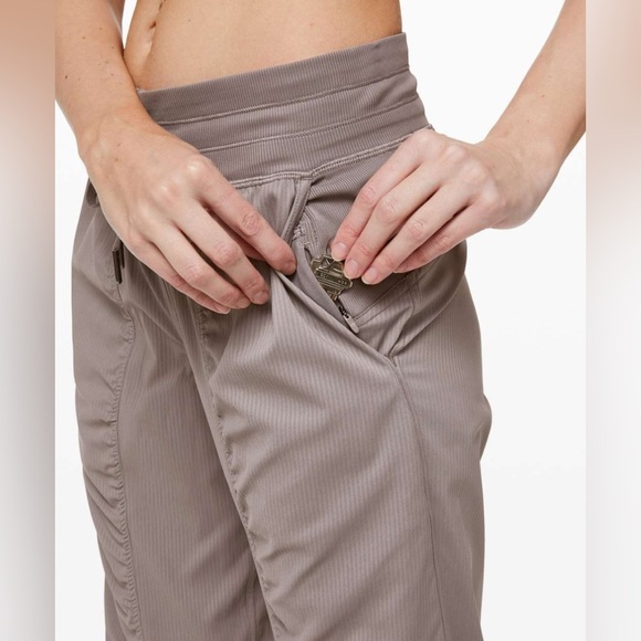 RARE Lululemon Dance Studio Jogger 28” – Half Moon Color, Size 10 (Like New) - Picture 4 of 13